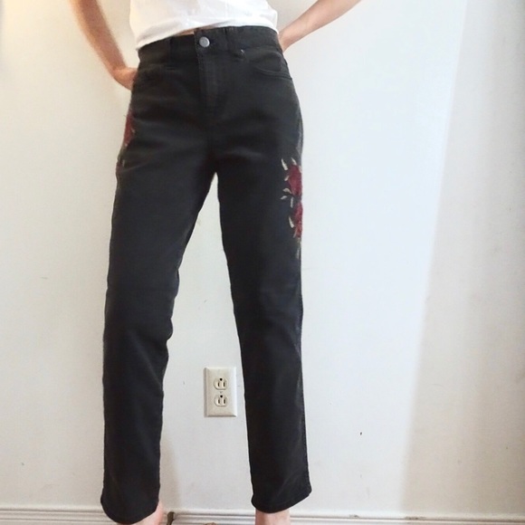 Embroidered flower washed black girlfriend jeans - Picture 4 of 6